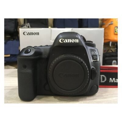 Used Canon EOS 5D Mark IV 30.4 Mp Camera with 24-105mm is II USM Lens